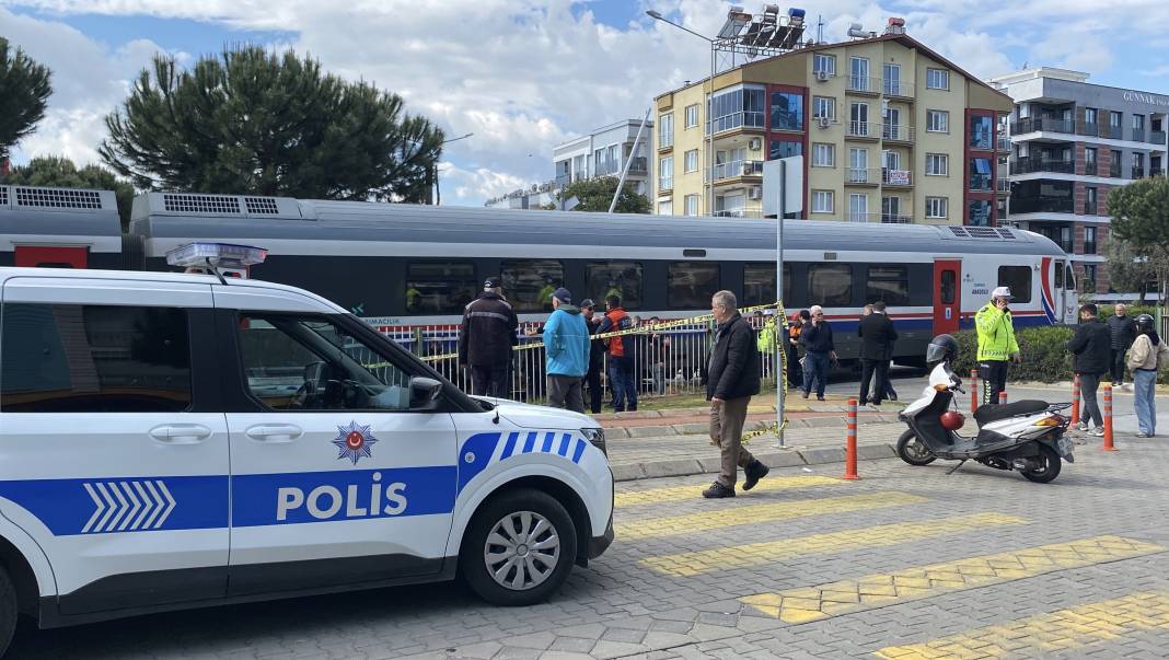 Karşıya geçmek isterken... Tren çarptı, hayatını kaybetti! 4