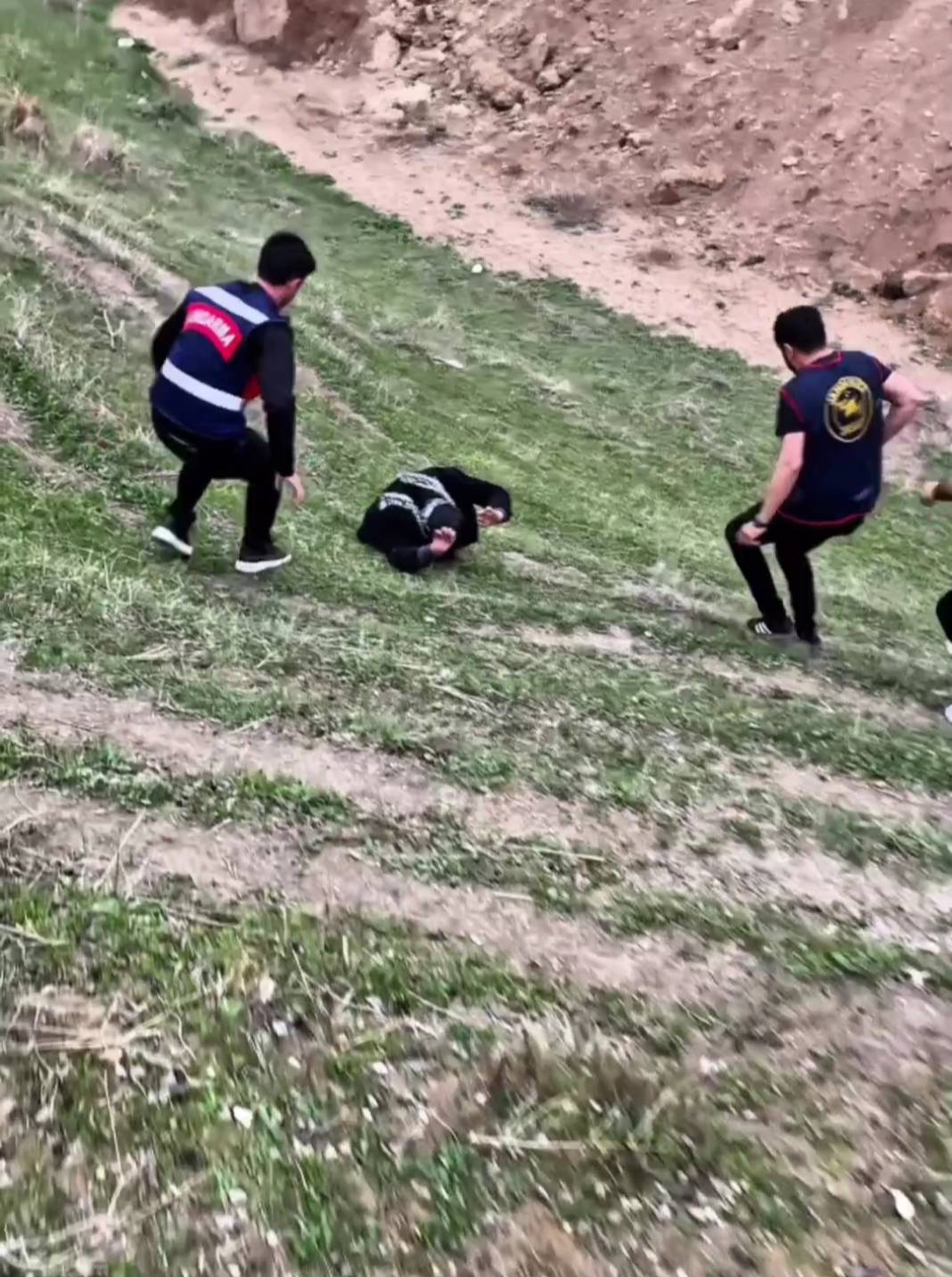 20 ilde 223 yıl hapisle aranan firari, çobanlık yaparak saklanmış 1