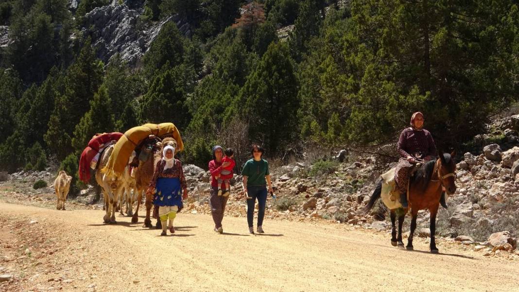 Sarıkeçili Yörüklerinin Konya yolculuğu başladı 3
