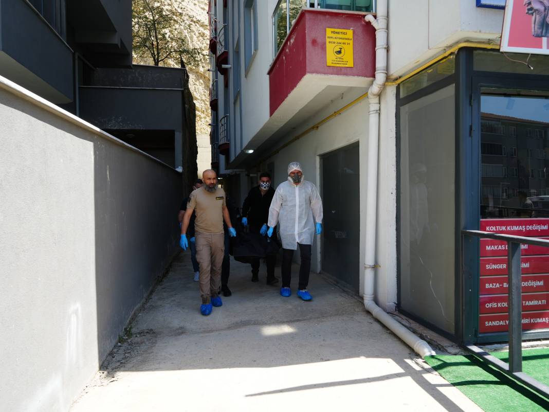 Türkiye gündemine oturdu! Hamile kadının cesedi evde bulunmuştu: Kocası, 1,5 yaşındaki çocuğuyla her gün eve geliyormuş 6