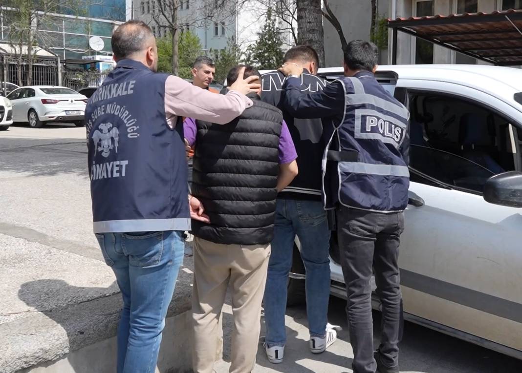 Eşinin telefonuna mesaj atan akrabasını sokak ortasında vurdu 4