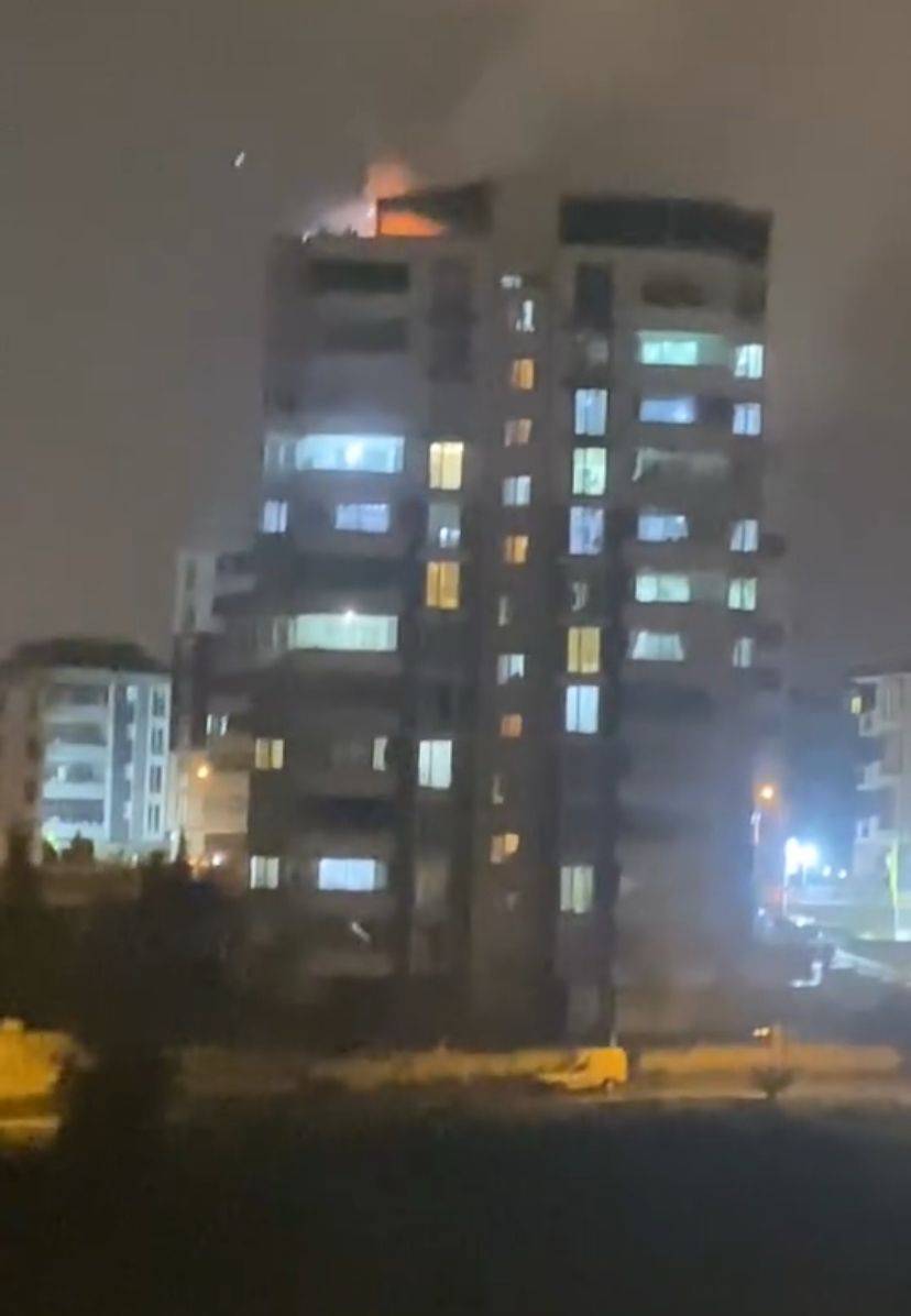 Ünlü sanatçının evinde yangın 7