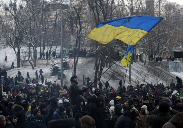 Ukrayna’da göstericiler Bölge Valiliklerine yürüyor 1