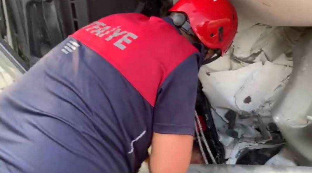 Tır şarampole devrildi, sürücü hayatını kaybetti 3