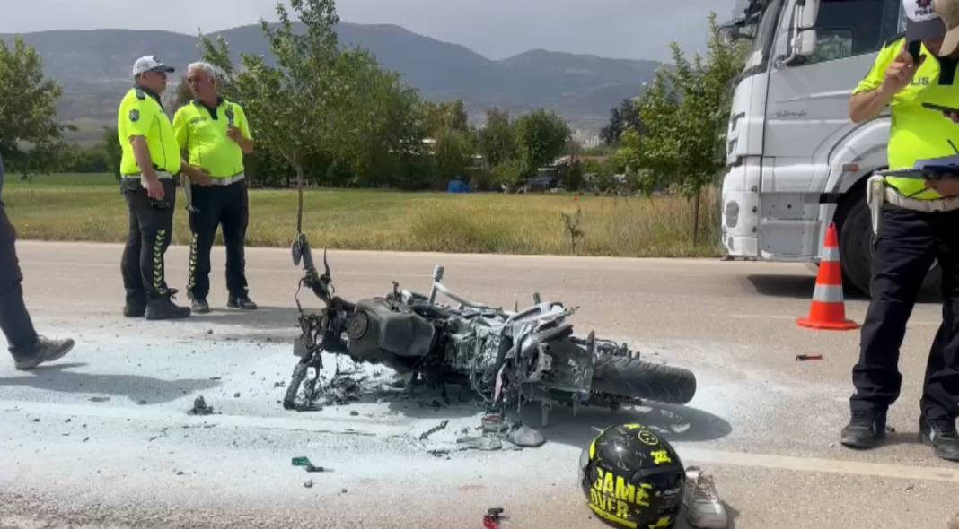 Motosiklet sürücüsünün, annesinin feryadı yürekleri dağladı 4