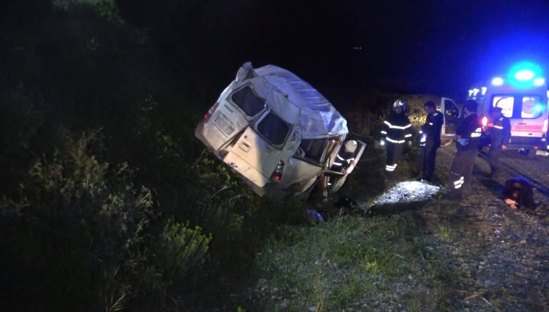 Minibüs şarampole yuvarlandı: Genç kız hayatını kaybetti, 4 yaralı 5
