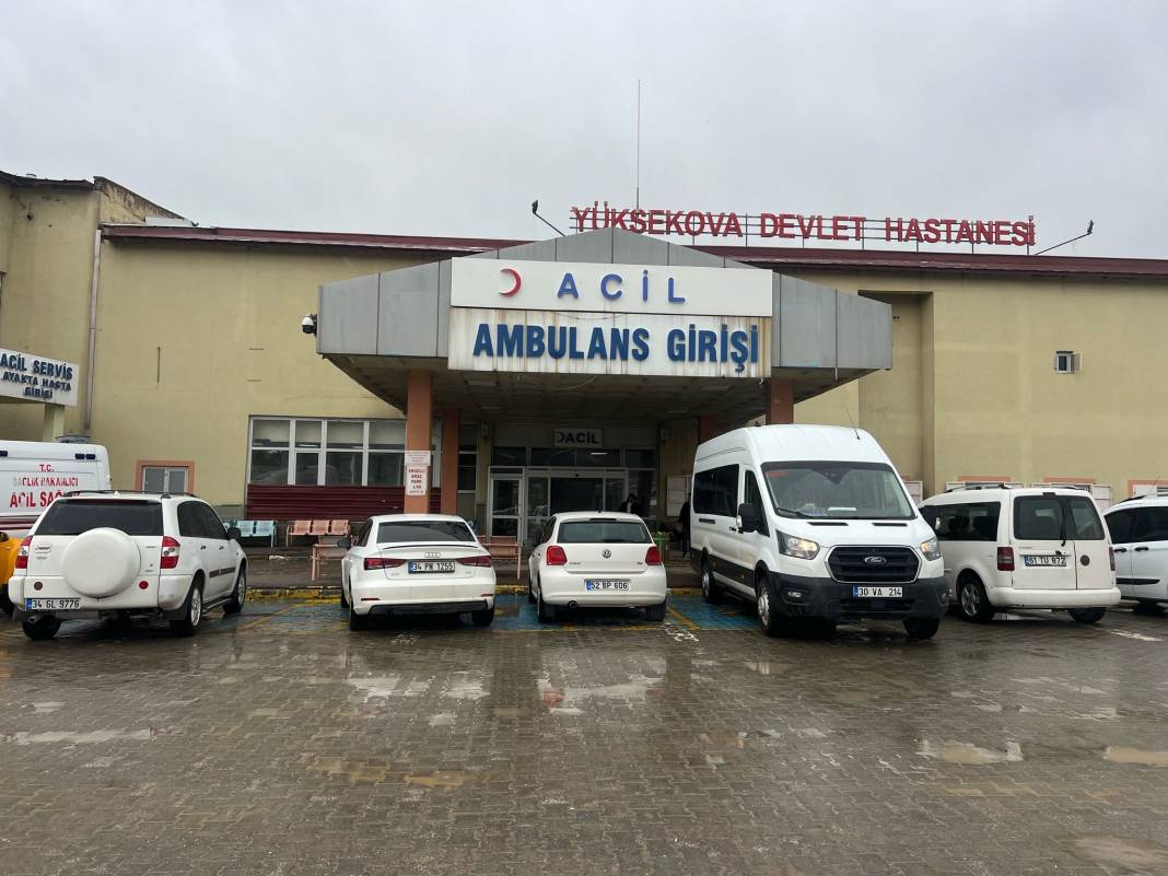 İşçileri taşıyan minibüs dereye devrildi; 2 ölü, 3 yaralı 5