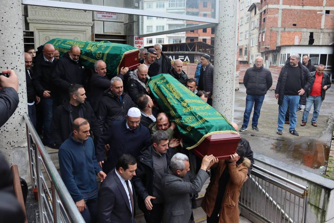 Bu acının tarifi yok! 3 kız kardeş, son yolculuklarına uğurlandı 12