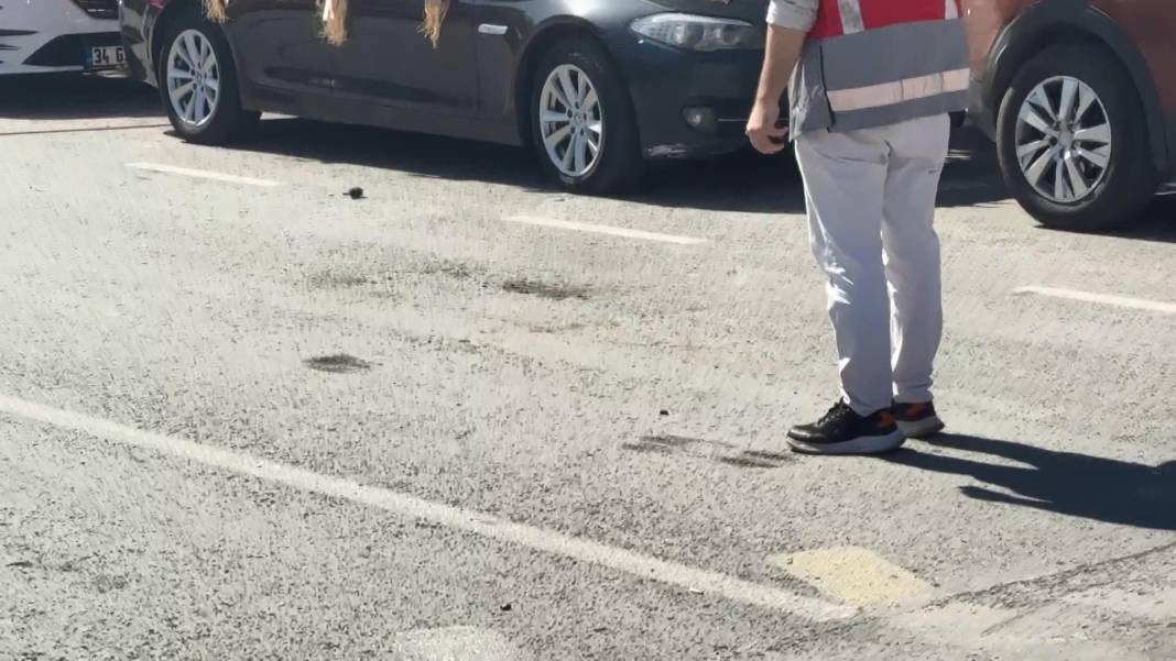 Motosikletle gelip otomobile ateş açtılar: 1 ölü 7
