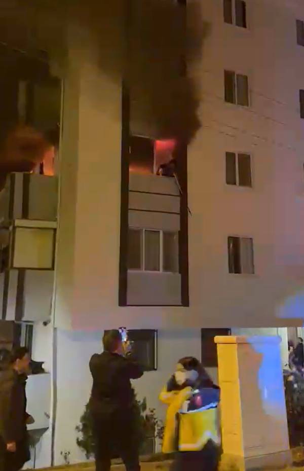 Çöp evde yangın: 2 ölü, 1 ağır yaralı 6