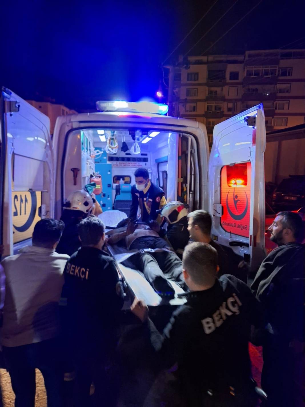 Çöp evde yangın: 2 ölü, 1 ağır yaralı 7