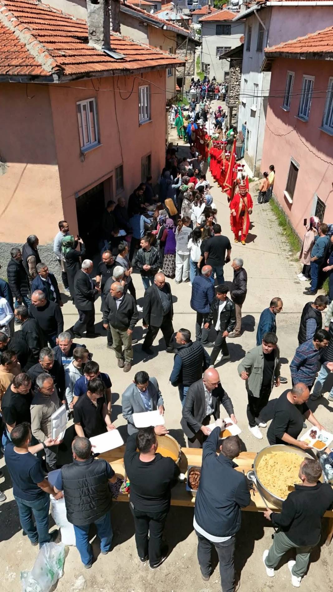 672 yıllık tarifle yılda 1 kez yapılıyor...Herkes o köye akın ediyor 3