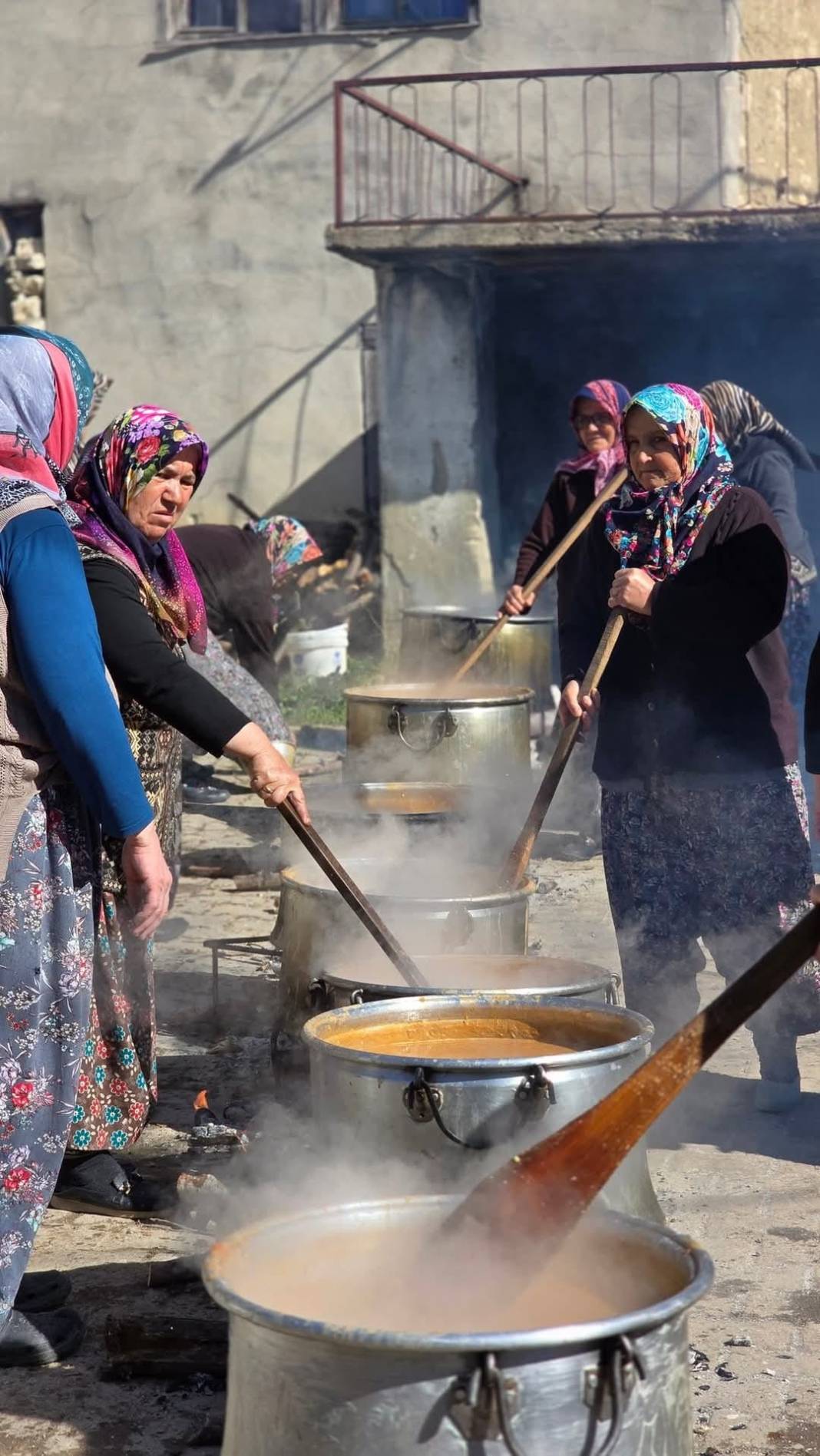 672 yıllık tarifle yılda 1 kez yapılıyor...Herkes o köye akın ediyor 4