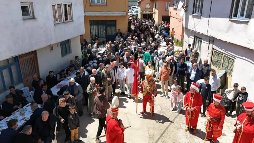 672 yıllık tarifle yılda 1 kez yapılıyor...Herkes o köye akın ediyor 5