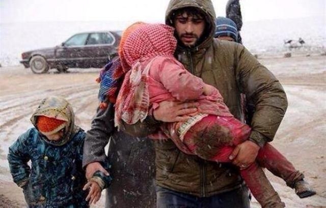 Suriyeli çocuklar donuyor... 17