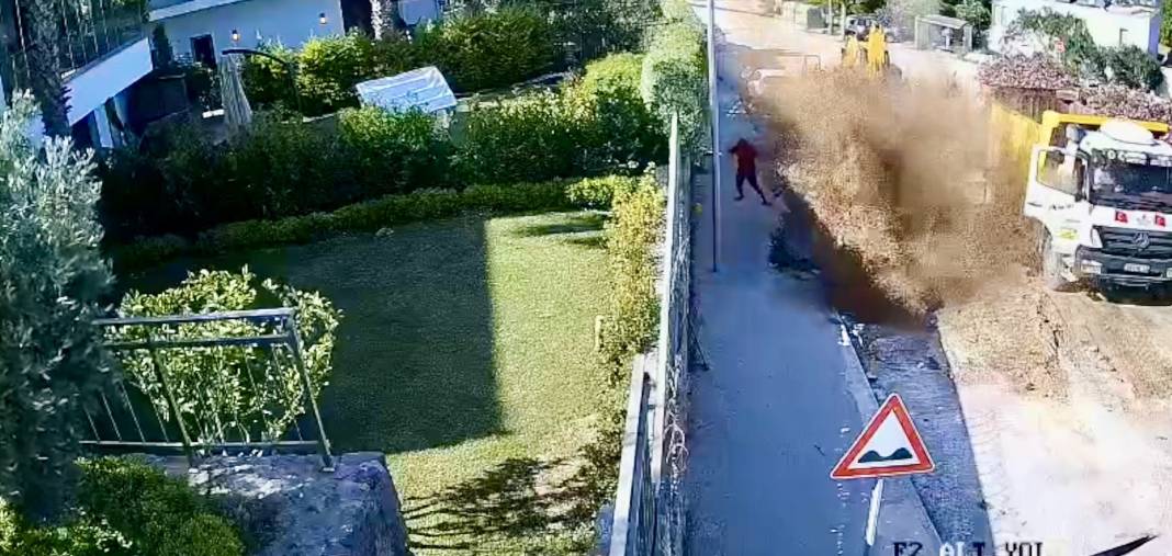 Su borusu bomba gibi patladı, site savaş alanına döndü 2