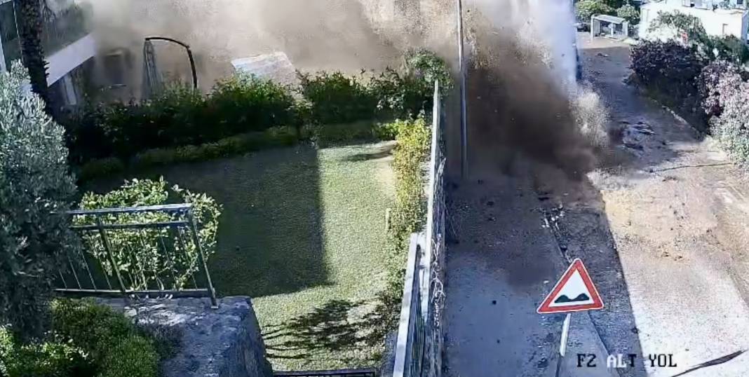 Su borusu bomba gibi patladı, site savaş alanına döndü 3
