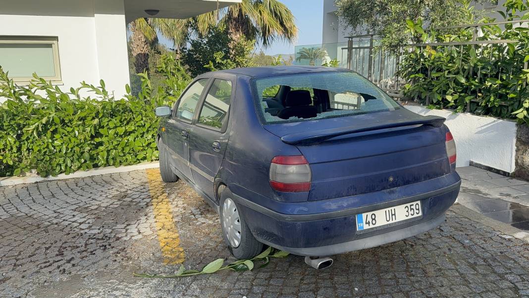 Su borusu bomba gibi patladı, site savaş alanına döndü 8