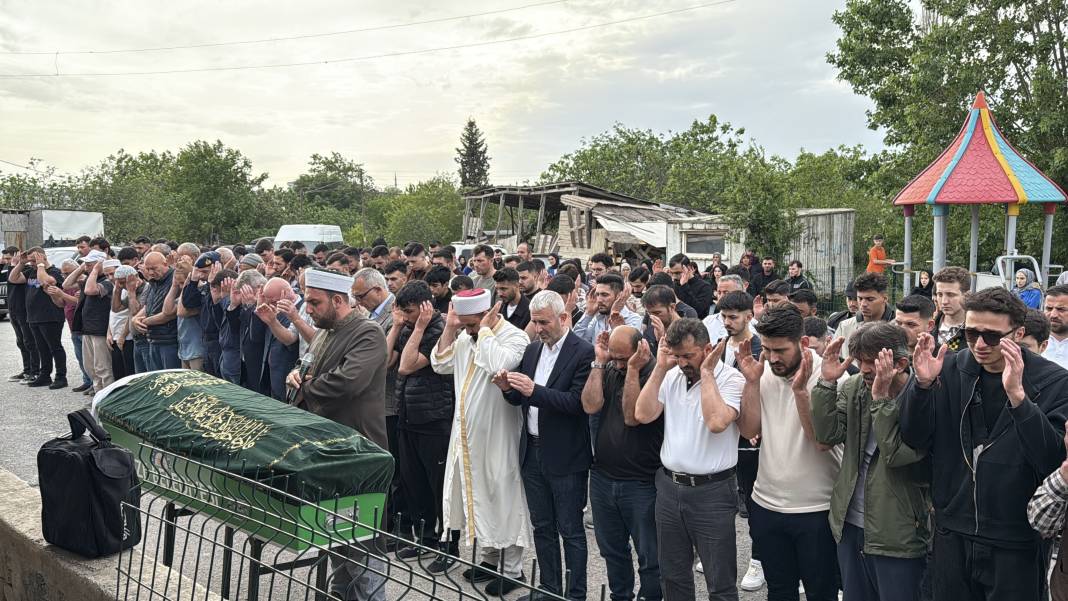 Motosiklet tutkunu genç kadın, son yolculuğuna uğurlandı 6