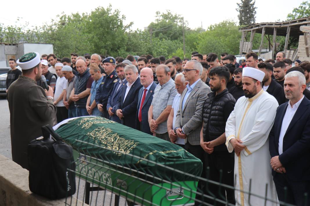 Motosiklet tutkunu genç kadın, son yolculuğuna uğurlandı 7