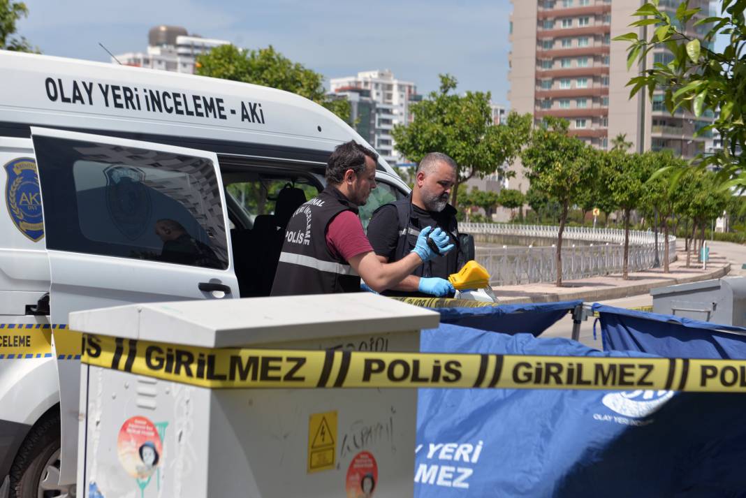 Çöp döktüğü sırada şok oldu! Kağıda sarılı halde buludu! 2