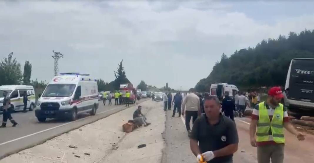 Zincirleme kaza; 6 ölü, çok sayıda yaralı var 2