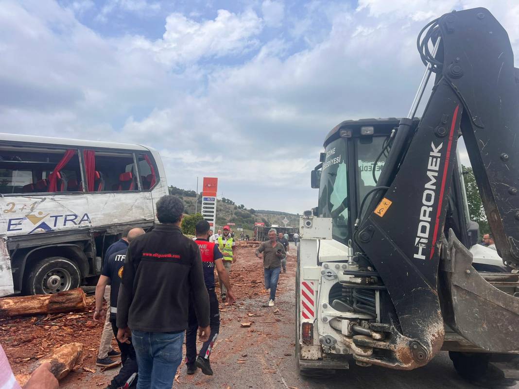 Zincirleme kaza; 6 ölü, çok sayıda yaralı var 6