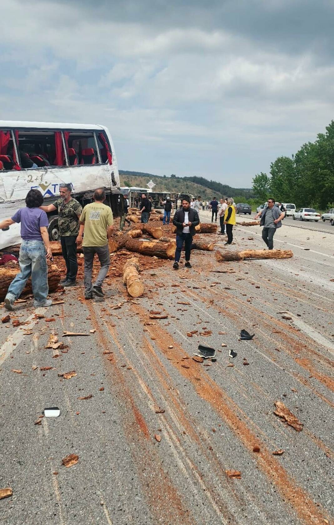 Zincirleme kaza; 6 ölü, çok sayıda yaralı var 8