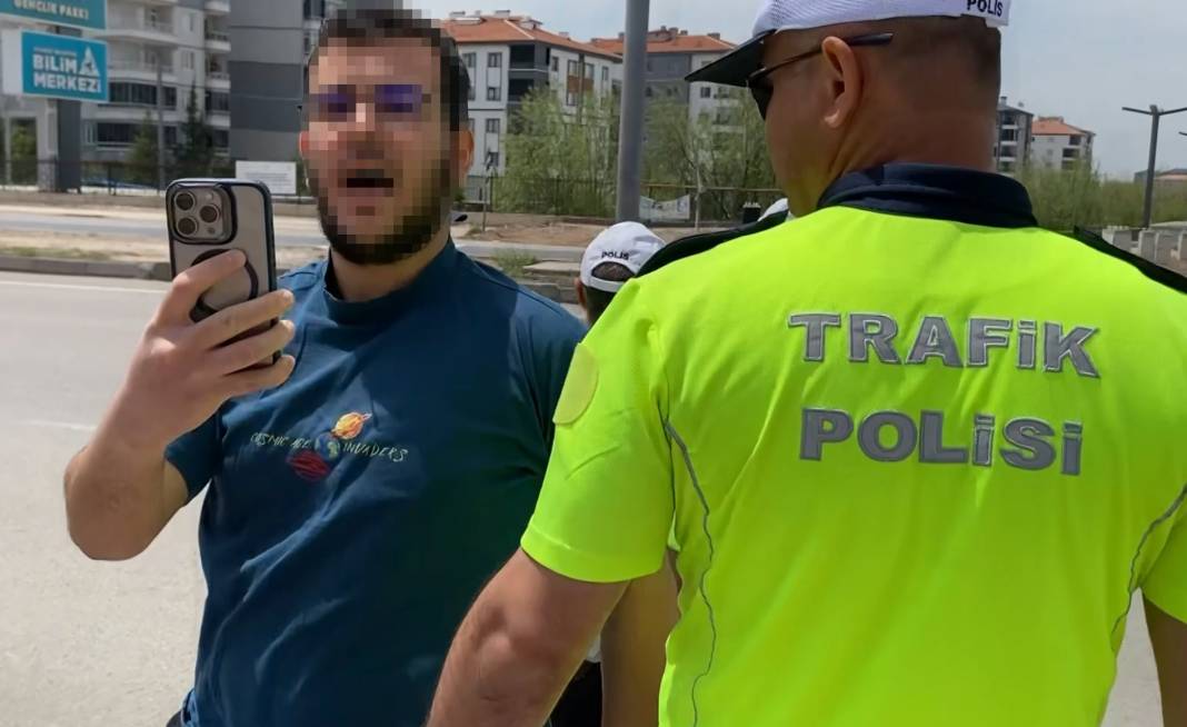 Plakasını bantla kapatıp yola çıktı, savunması çok etti 5