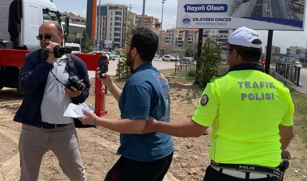 Plakasını bantla kapatıp yola çıktı, savunması çok etti 6