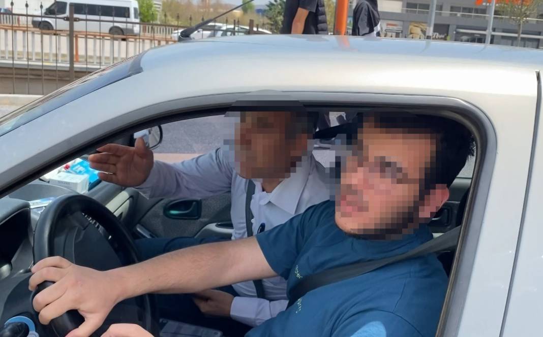 Plakasını bantla kapatıp yola çıktı, savunması çok etti 8