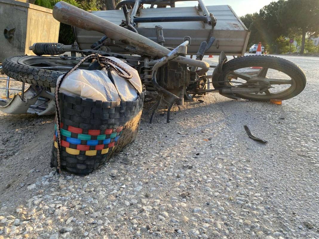 Manisa'da otomobilin çarptığı motosikletin sürücüsü ile yanındaki eşi öldü 1