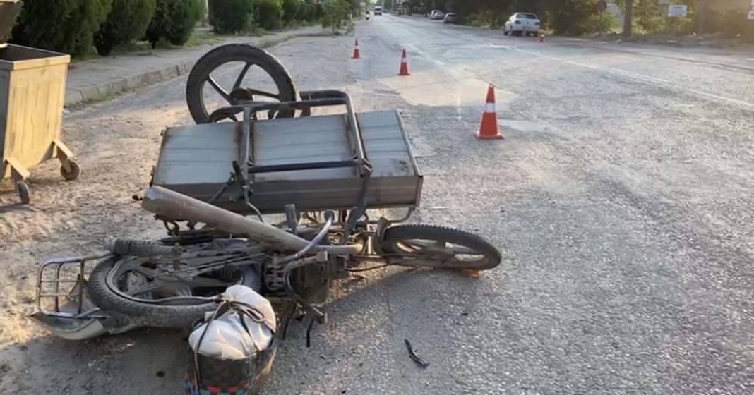 Manisa'da otomobilin çarptığı motosikletin sürücüsü ile yanındaki eşi öldü 2