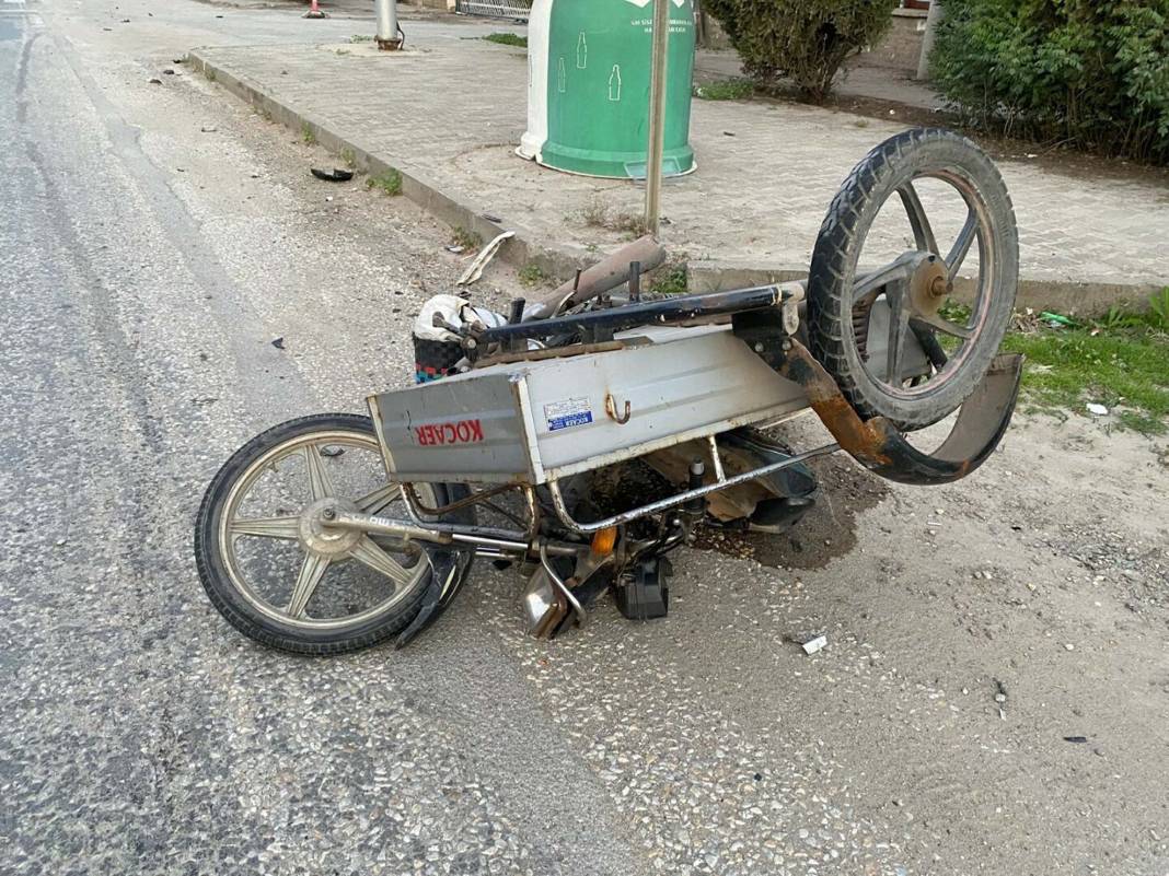 Manisa'da otomobilin çarptığı motosikletin sürücüsü ile yanındaki eşi öldü 3