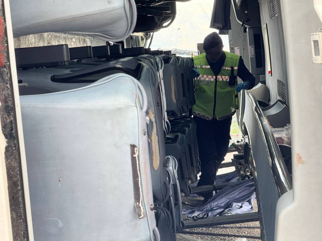 Son dakika! Konya'da yolcu otobüsü devrildi! 8