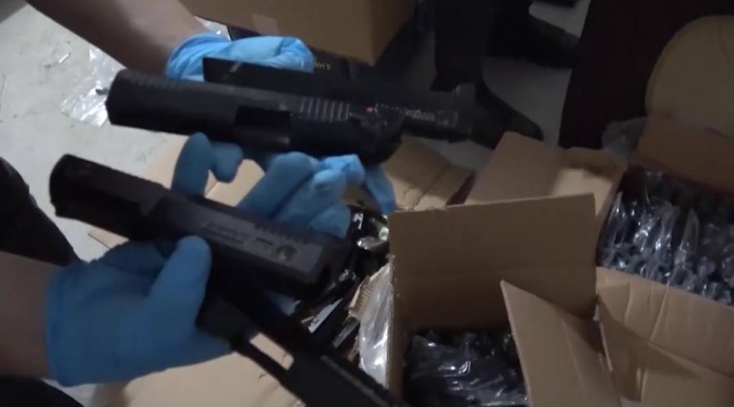 Masum görünen oyuncakçıdan cephanelik çıktı! 5