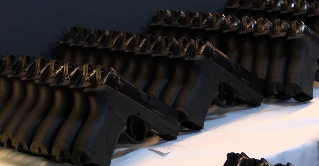 Masum görünen oyuncakçıdan cephanelik çıktı! 6