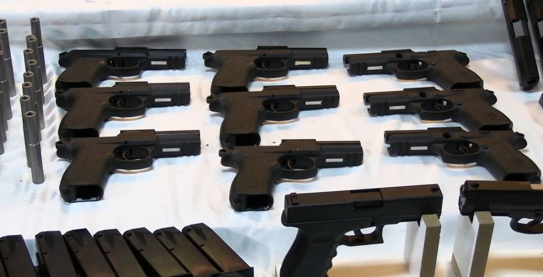 Masum görünen oyuncakçıdan cephanelik çıktı! 7