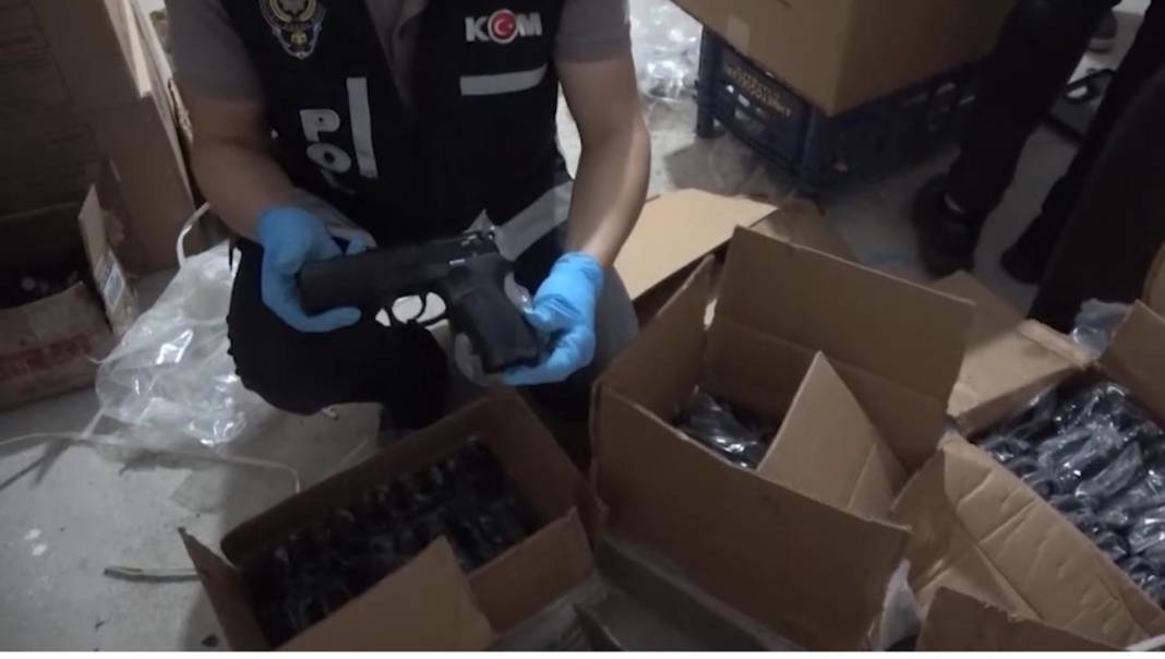 Masum görünen oyuncakçıdan cephanelik çıktı! 8