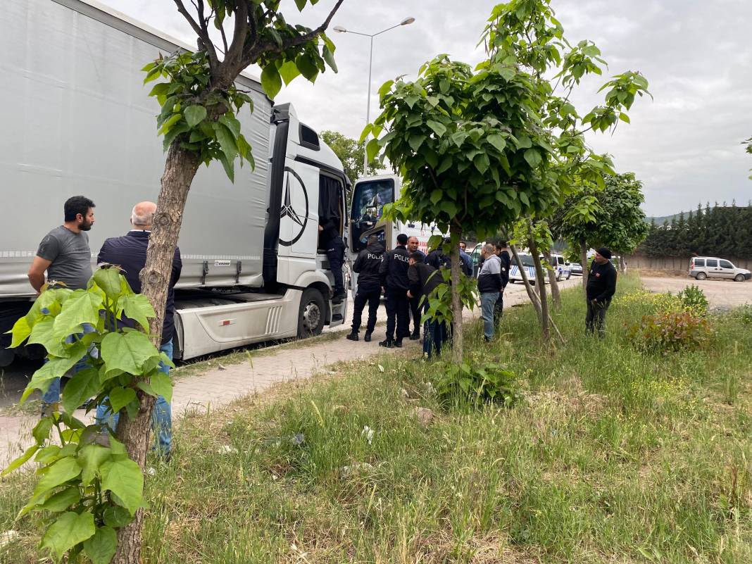 Kocaeli'yi sarsan olay! Araçta asılı halde bulundu 5