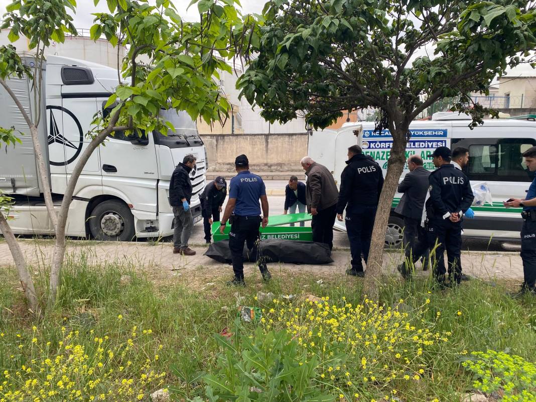 Kocaeli'yi sarsan olay! Araçta asılı halde bulundu 6