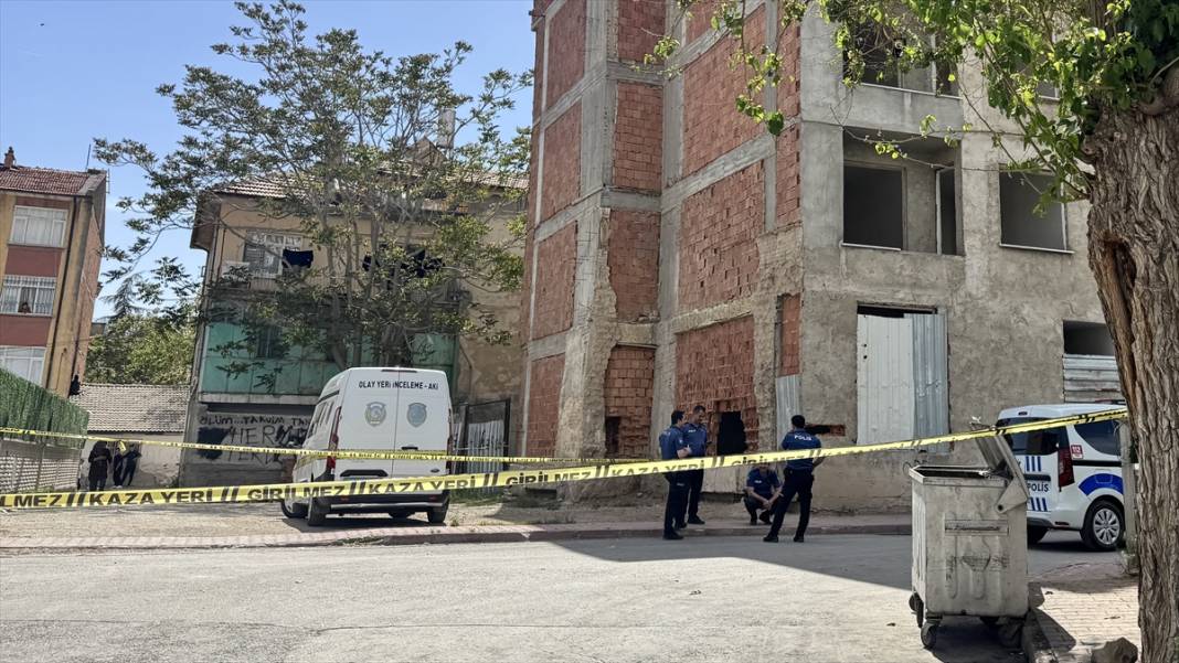 Konya’da inşaat halindeki binada ceset bulundu 4