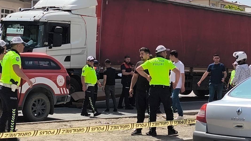 TIR'ın çarptığı yaya öldü 1