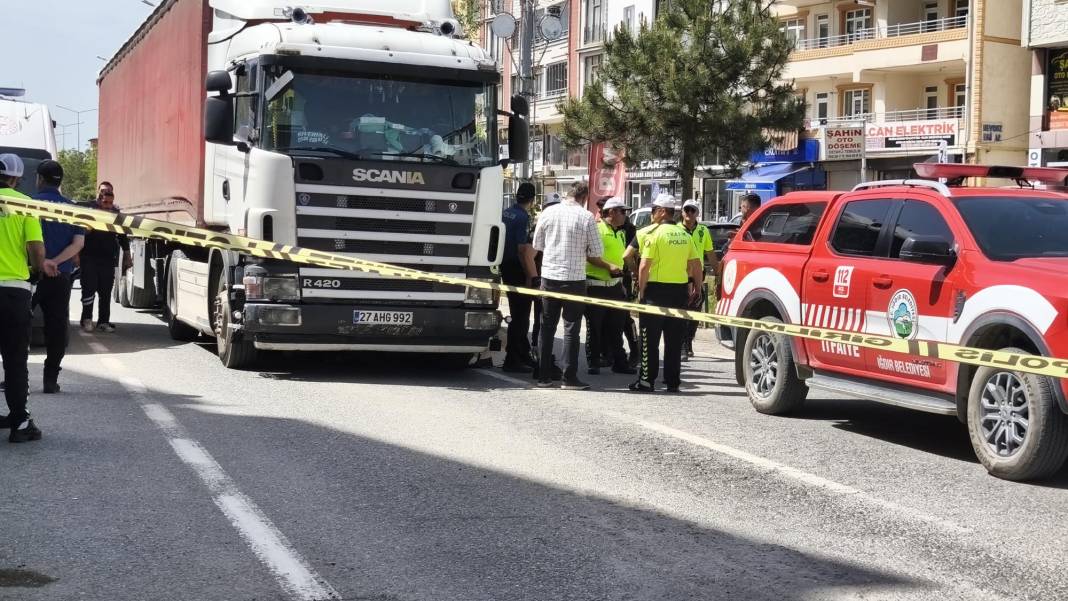 TIR'ın çarptığı yaya öldü 4