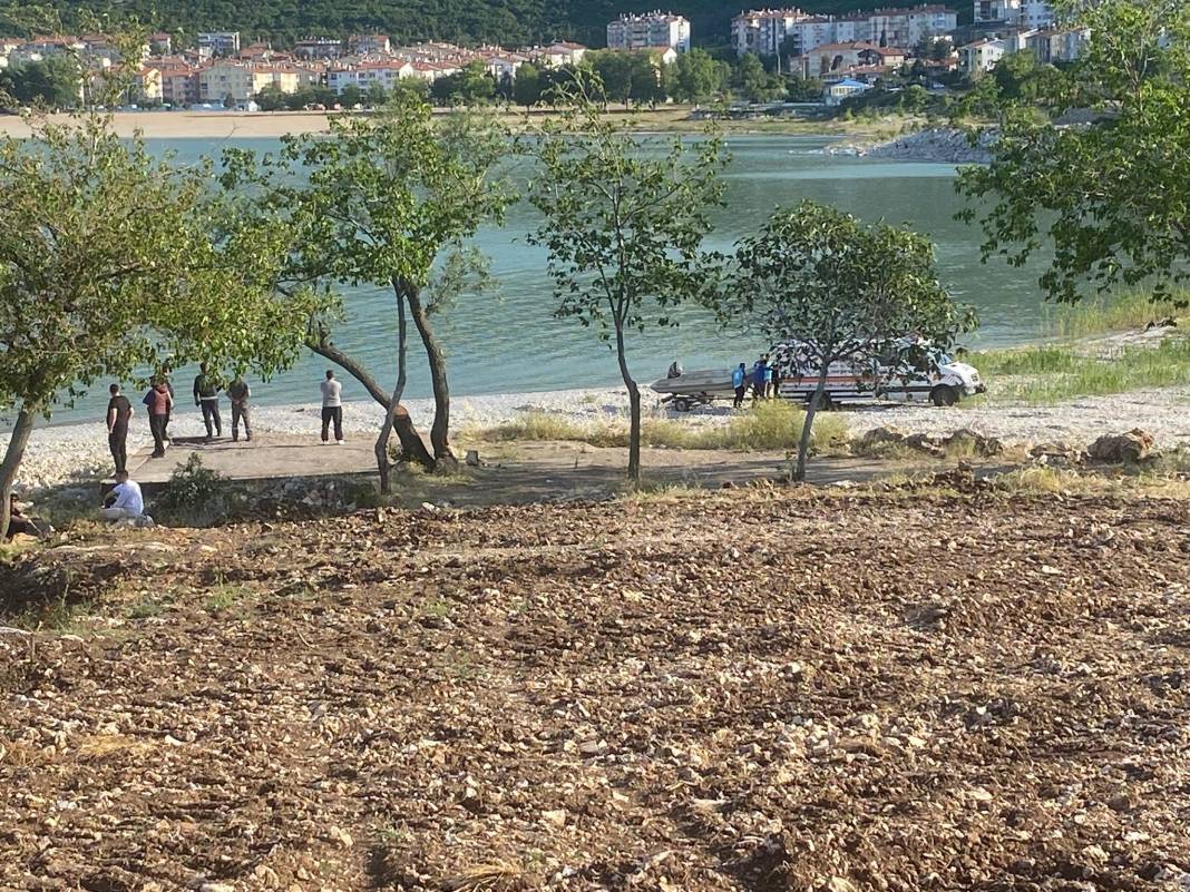 Serinlemek için girdiği gölden cansız bedeni çıktı 2