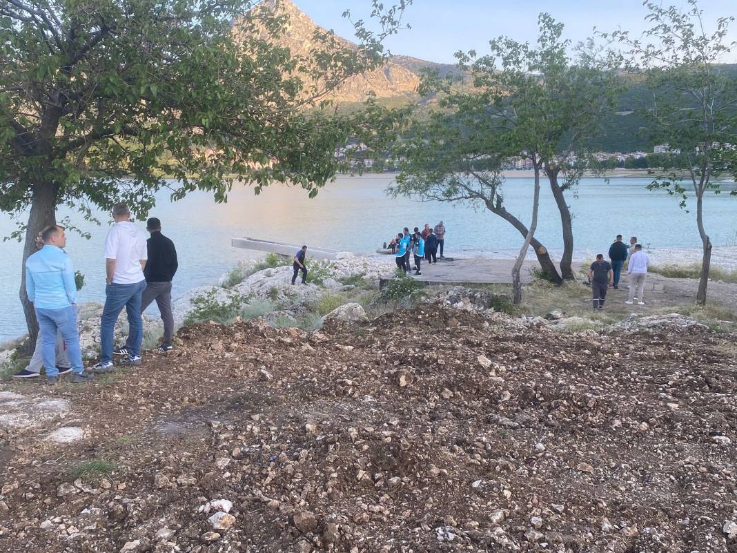 Serinlemek için girdiği gölden cansız bedeni çıktı 3