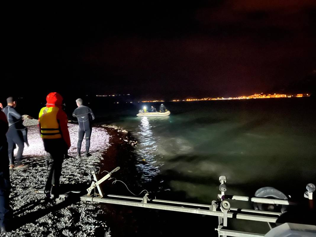 Serinlemek için girdiği gölden cansız bedeni çıktı 5