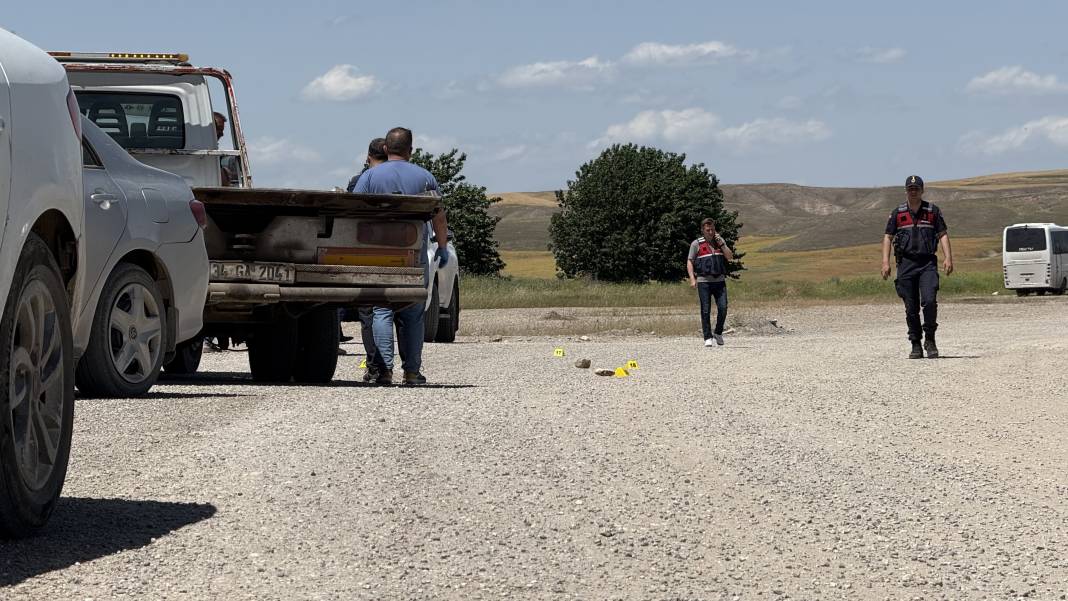 Diyarbakır'da kamyonette baba ile oğul yanmış halde bulundu 4