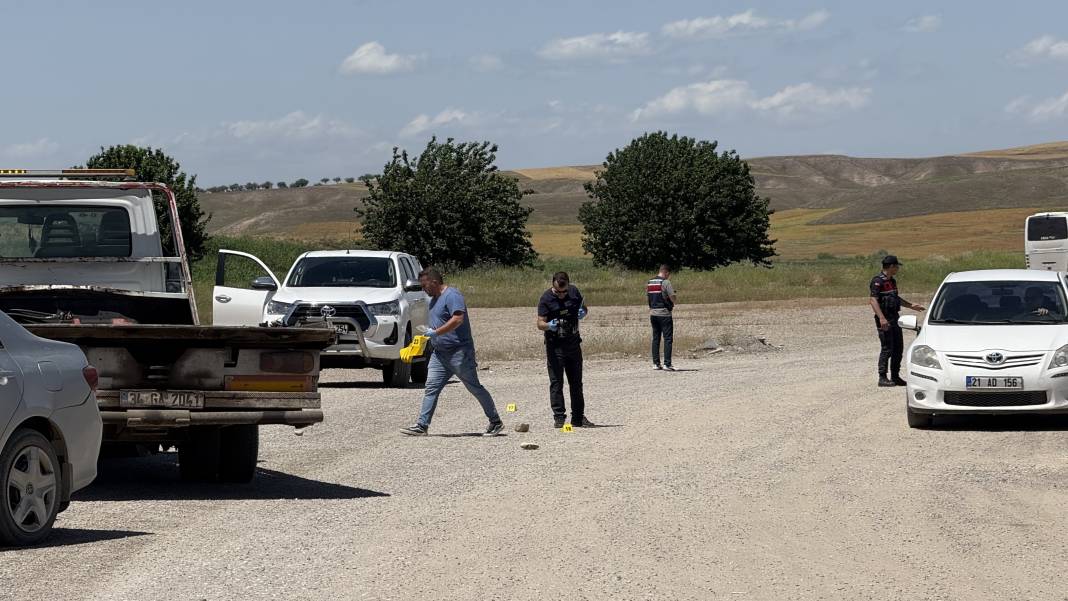 Diyarbakır'da kamyonette baba ile oğul yanmış halde bulundu 5