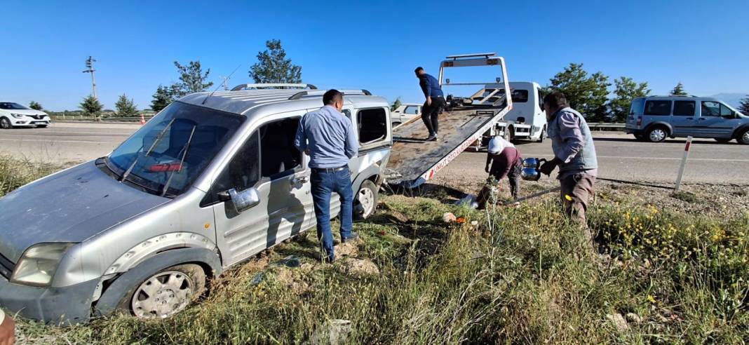 İşçileri taşıyan otomobil kaza yaptı: 4'ünün durumu ağır, 6 yaralı 1